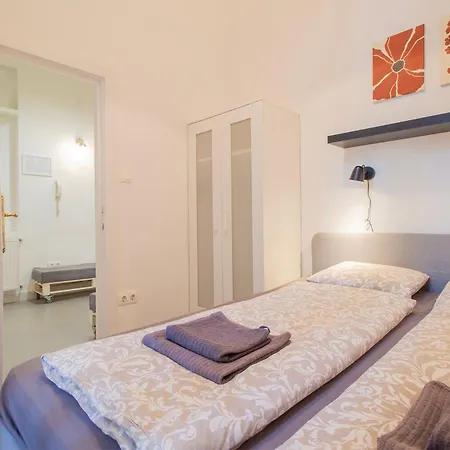 Dohany With 3bedroom 1,5bath - 9people דירה *