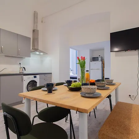 Dohany With 3bedroom 1,5bath - 9people Apartment