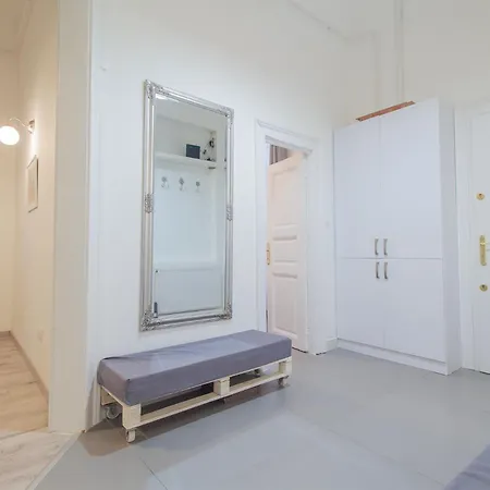 Dohany With 3bedroom 1,5bath - 9people