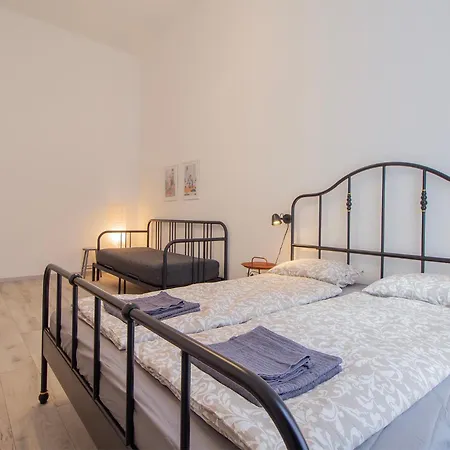 Dohany With 3bedroom 1,5bath - 9people