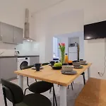 Dohany With 3bedroom 1,5bath - 9people Appartement